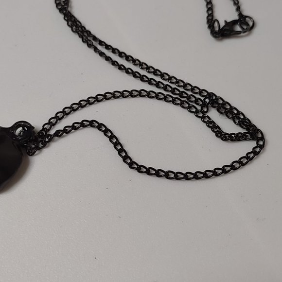 Very Awesome Black Bird Skull Pendant Necklace 20 Inches Long - Picture 5 of 12